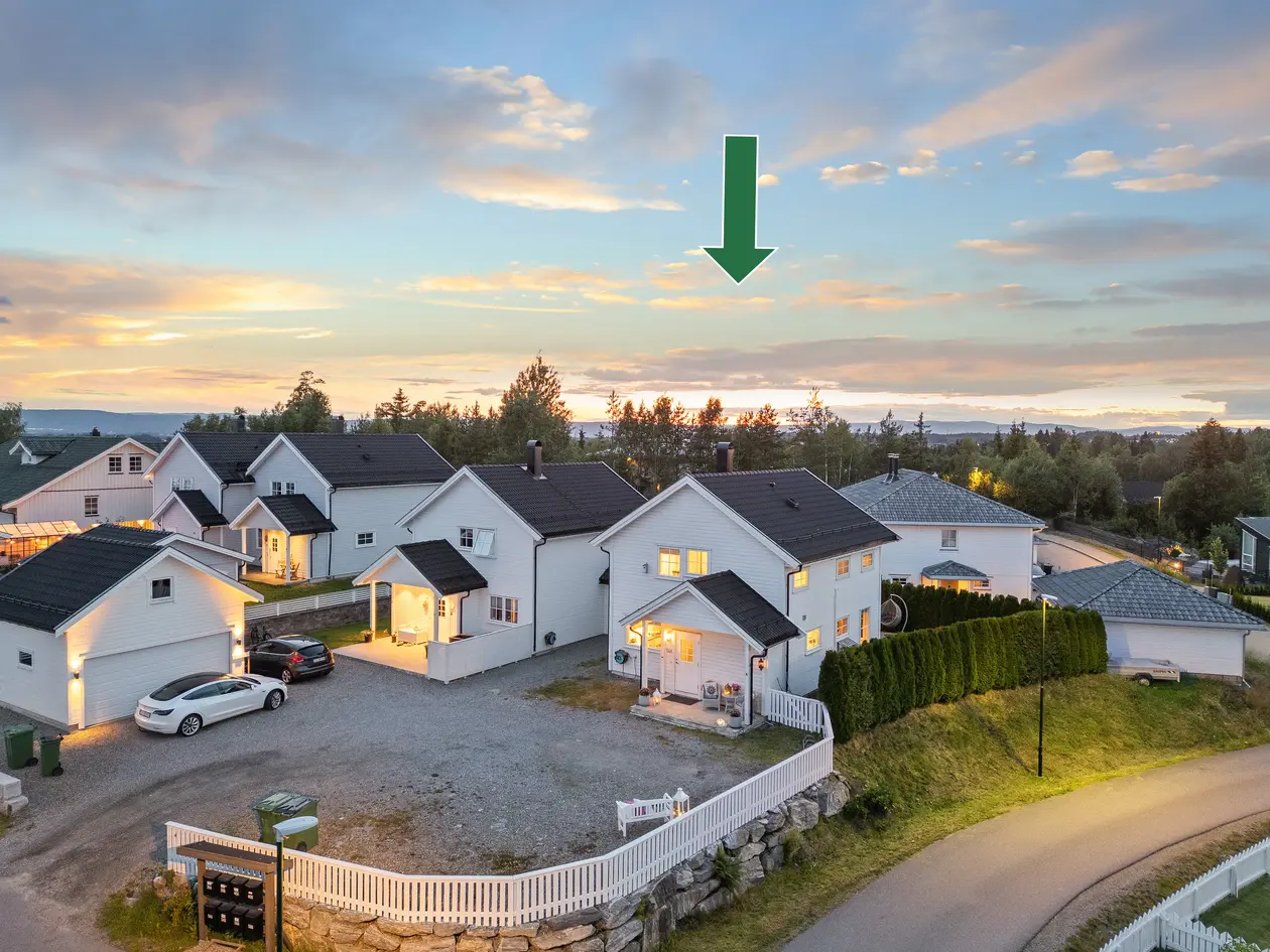Innholdsrik halvpart tomannsbolig med 4 sov| 2 bad | 2 terrasser | Meget barnevennlig| Nærhet til sentrum og senter | photo 2