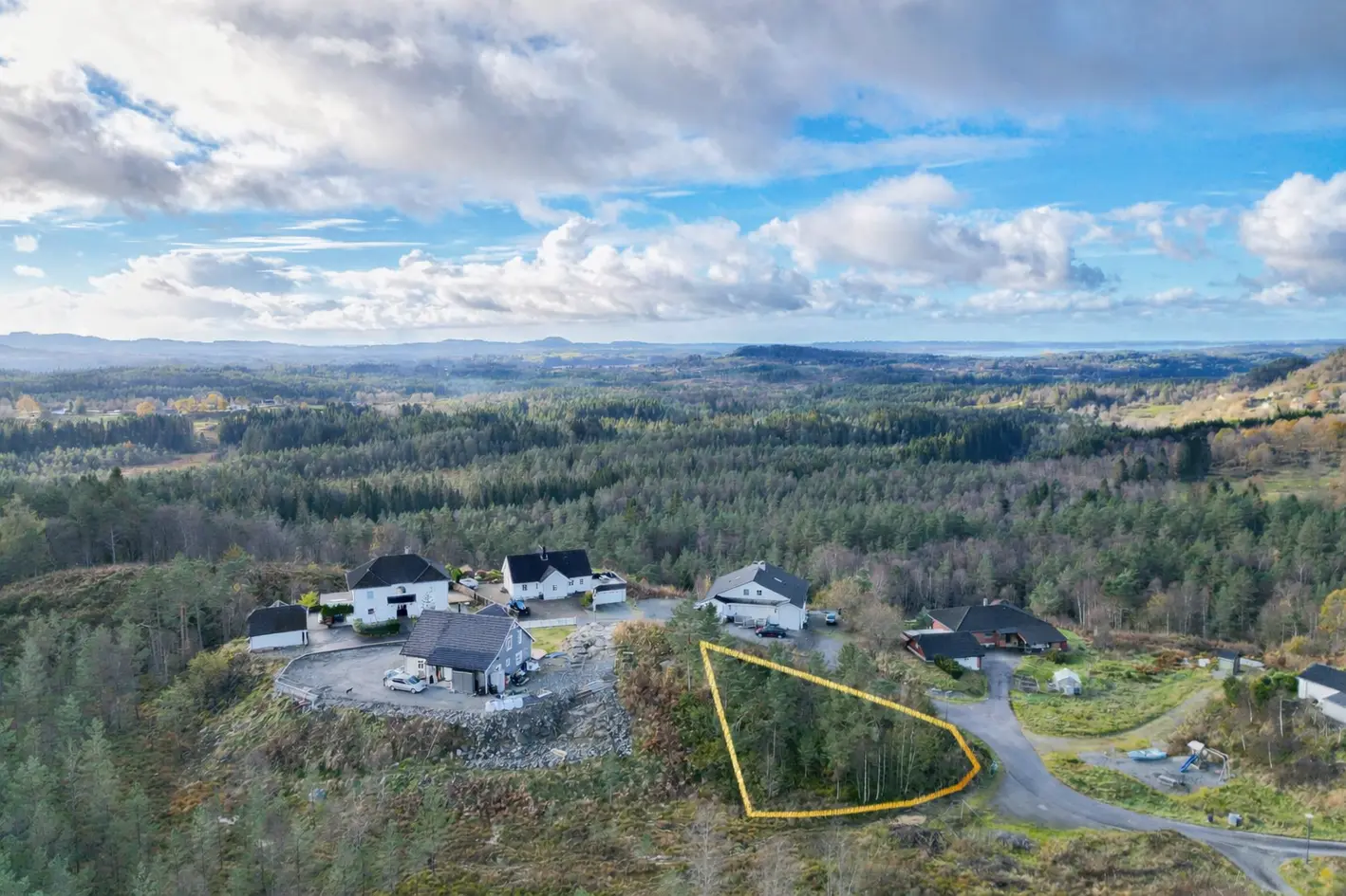 Boligtomt med gode sol- og utsiktsforhold i Brunnslandsåsen.