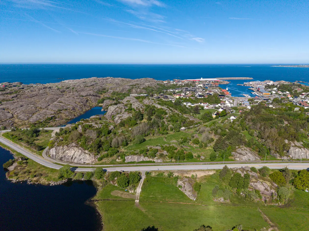 Unik eiendom sentralt i Sirevåg på 76 mål. Foreligger regulering for prosjektert utbygging. photo 4