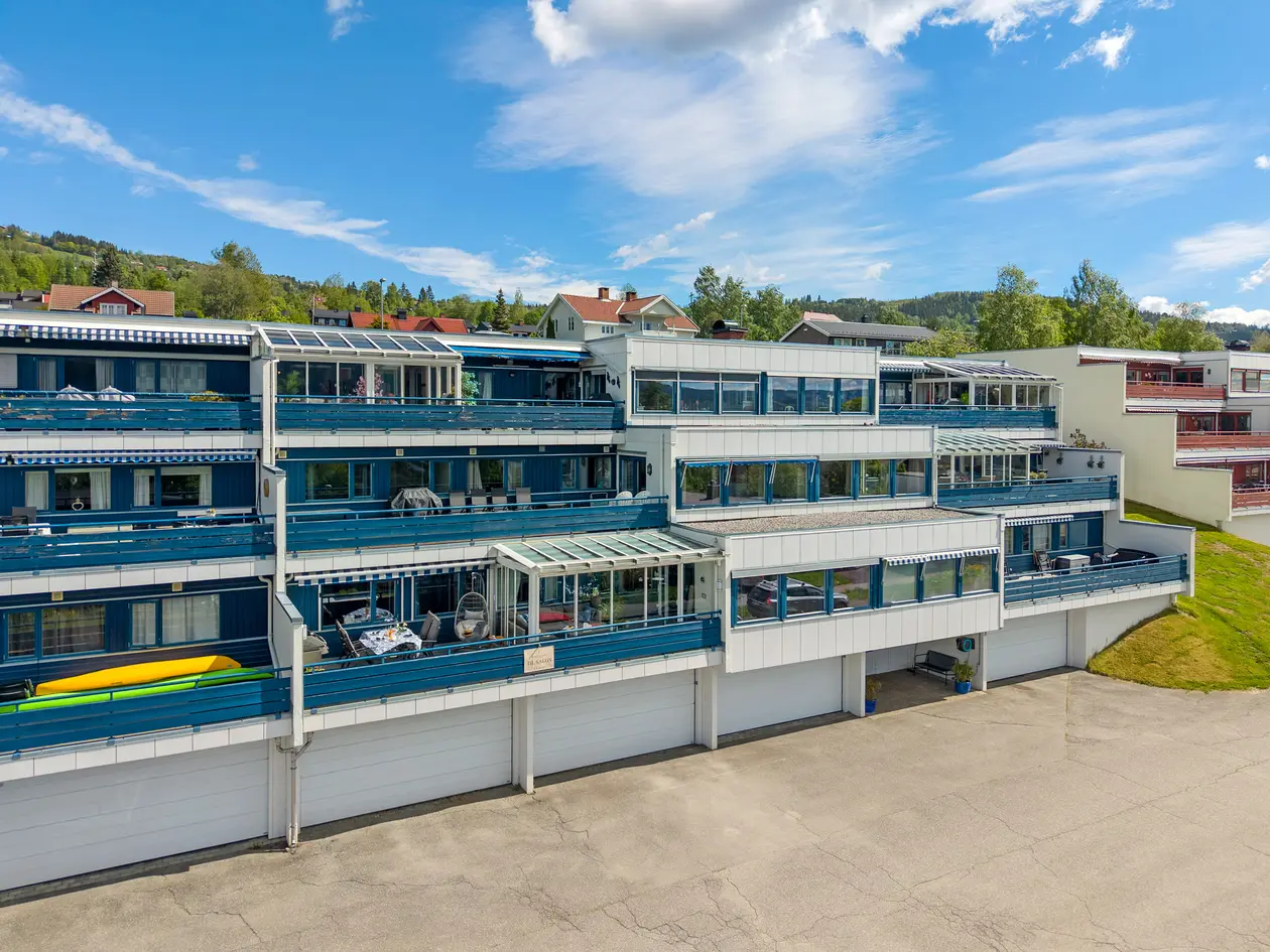 Meget tiltalende 4-roms leilighet med stor innglasset terrasse og garasjeplass. photo 2