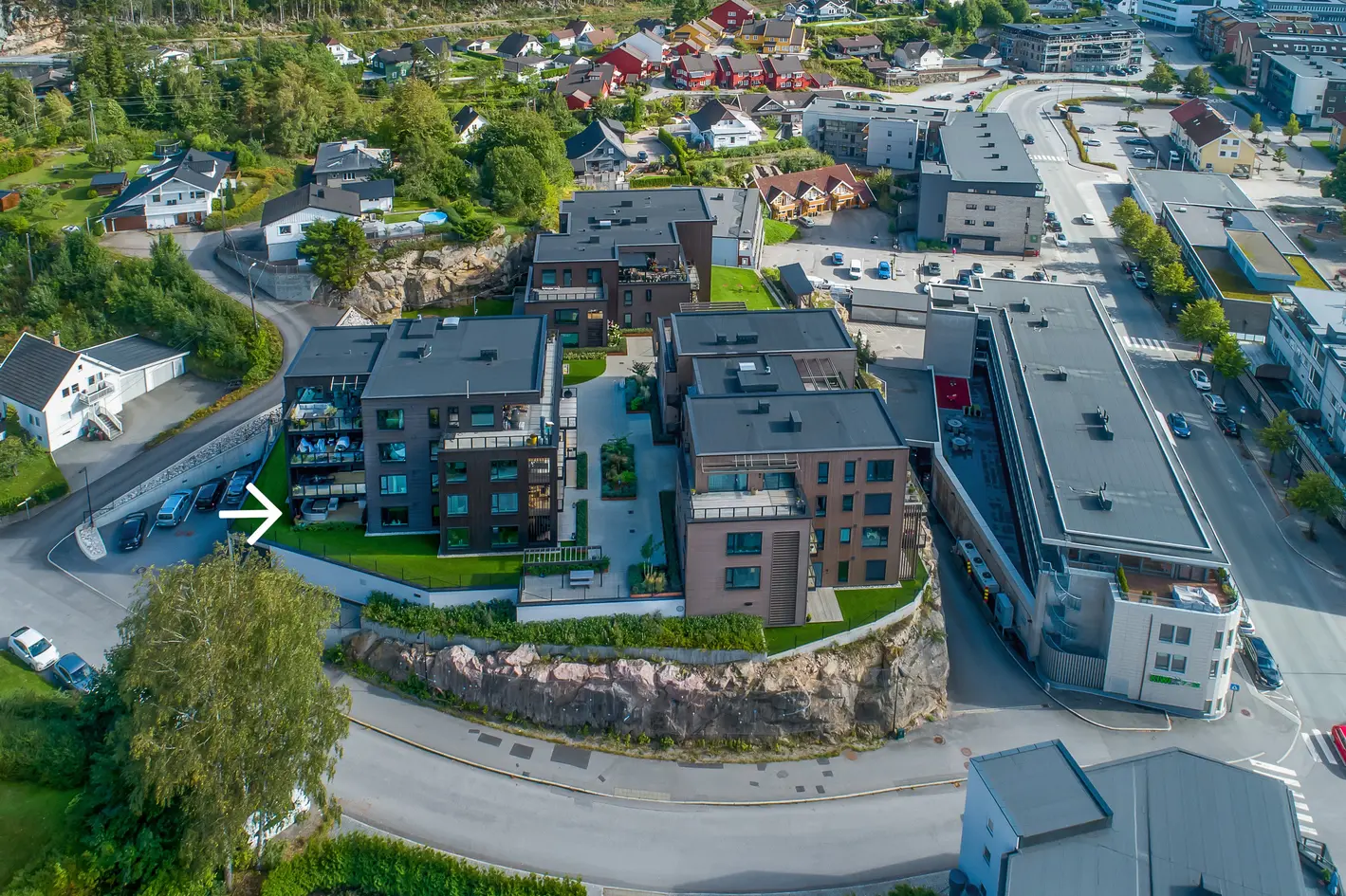 Lekker nyere 3 - roms I Moderne og solrikt med 2 terrasser 25 kvm og garasje I Vannbåren varme
