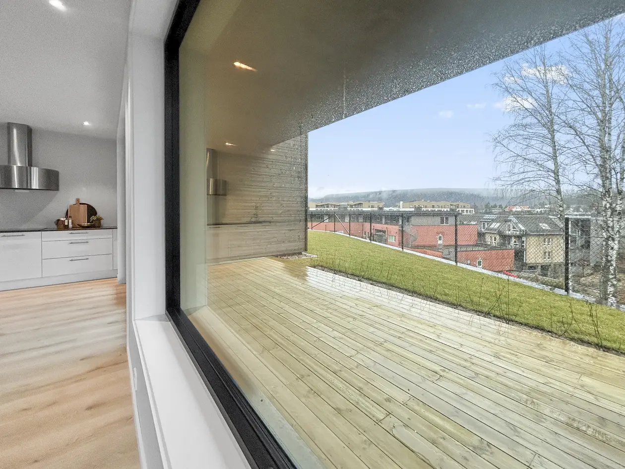 Lekker nyere 3 - roms I Moderne og solrikt med 2 terrasser 25 kvm og garasje I Vannbåren varme photo 2