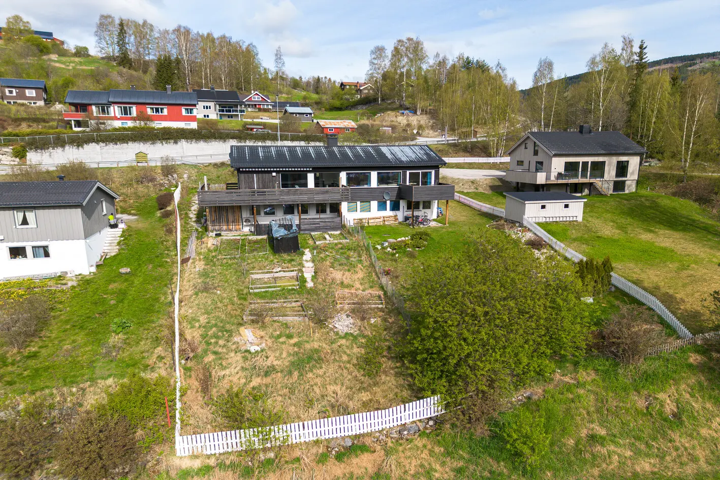 Halvpart av vertikaldelt tomannsbolig over to plan med sentrumsnær beliggenhet, fin utsikt og gode solforhold! photo 5