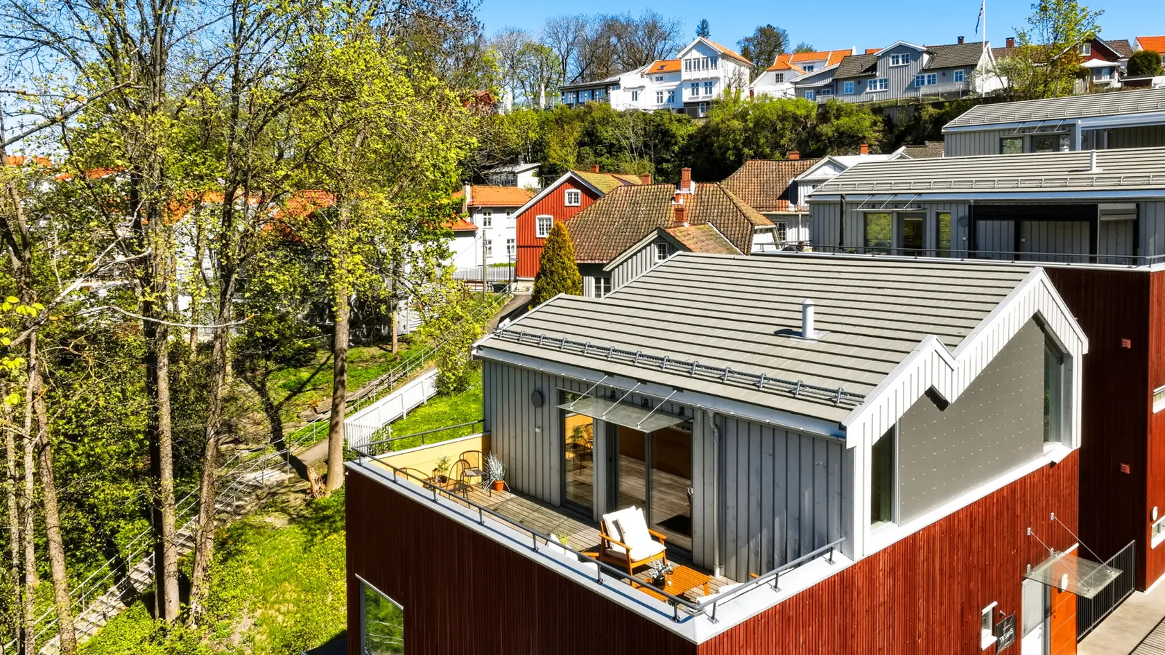 Toppleilighet i ytterste rekke med panoramautsikt. 2 sov, 2 bad, garasjeplass. Ingen fellesgjeld - lave bokostnader! photo 4