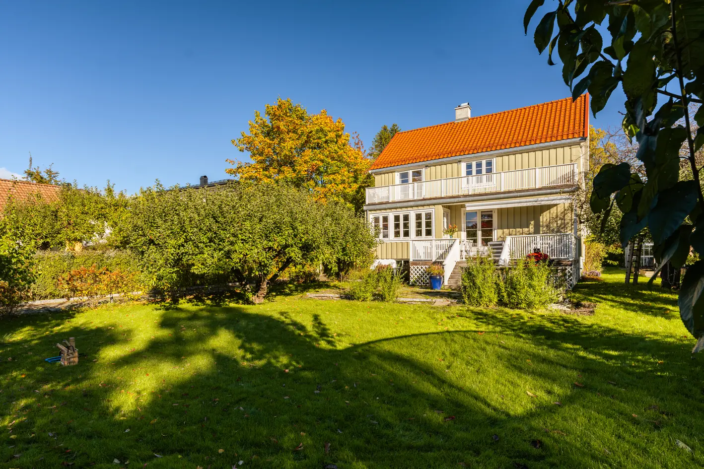 Husdrøm på Blindern. Vakker enebolig med stor hage. Totalrenovert 2015-2020. Garasje med elbil-lader