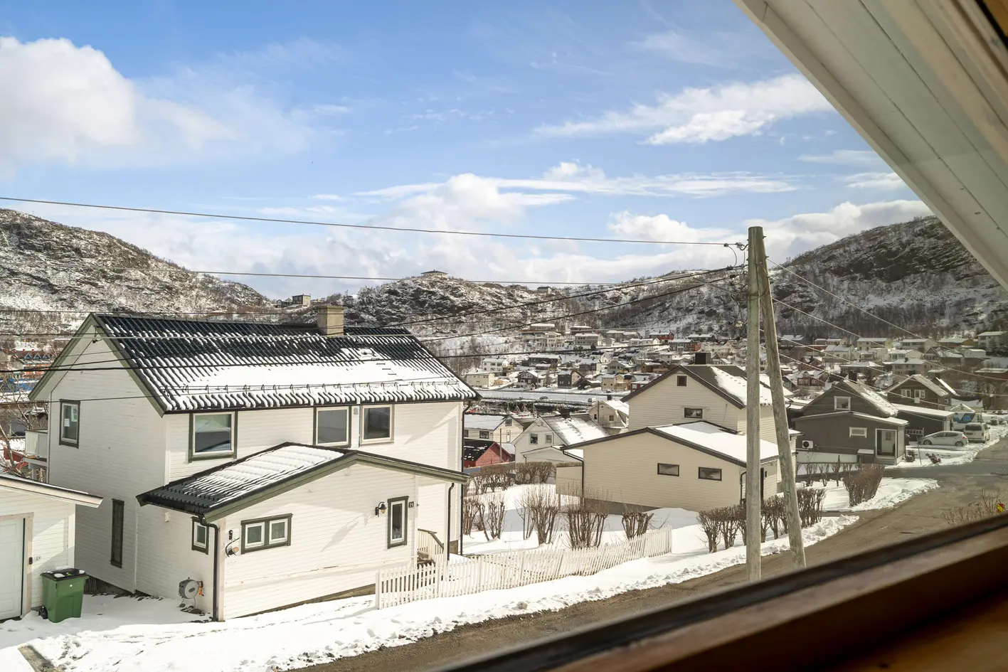 Innholdsrik enebolig med familievennlig planløsning, solrik hage og garasje. Loftstue, 5 soverom, 2 bad og vaskerom photo 3