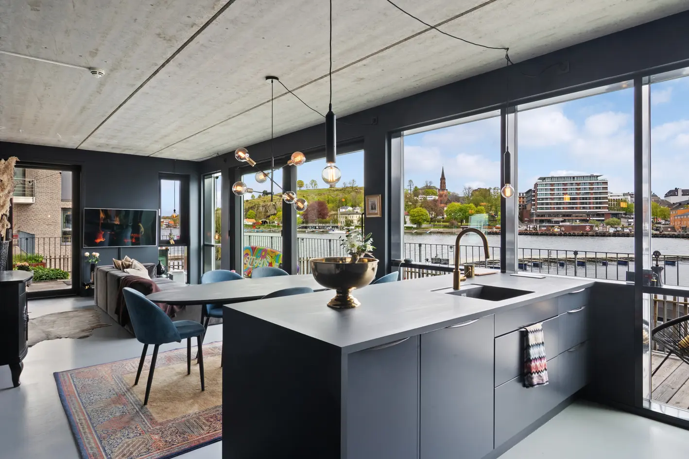 Eksklusiv rålekker bryggeleilighet i vannkanten på Kaldnes Brygge | 50 kvm terrasse | Unik sjanse - Må sees! photo 3