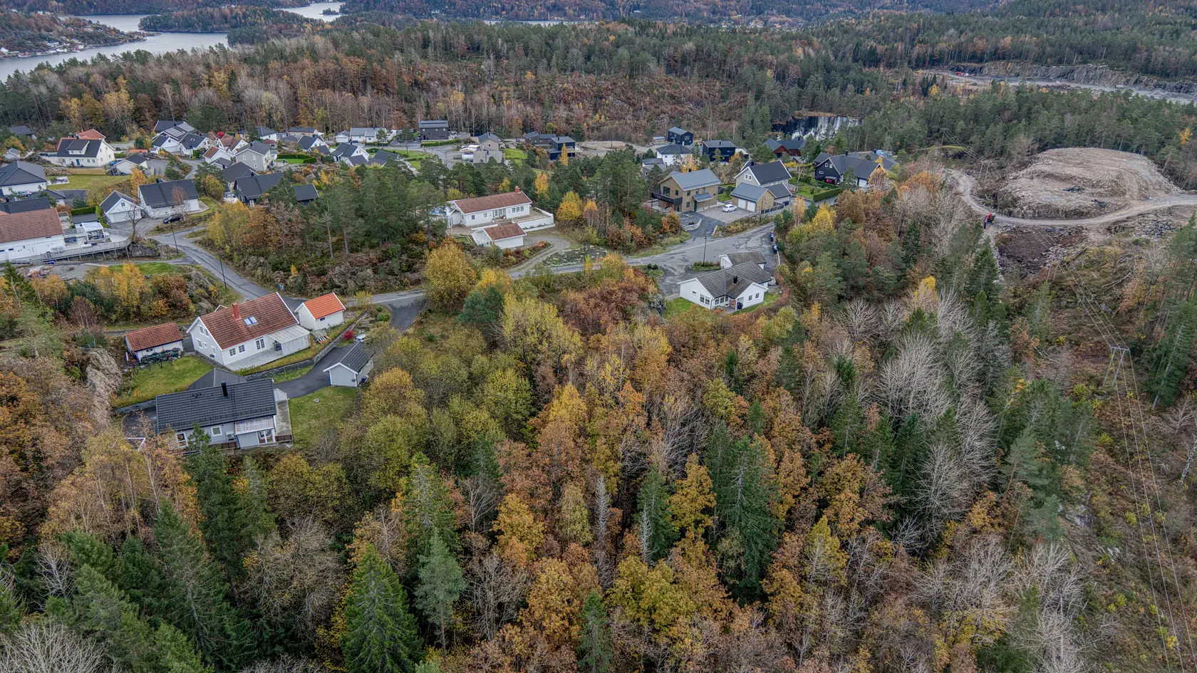 Stor tomt uten byggeklausul – solrik beliggenhet i populære Tvedestrand med nærhet til sjø og båtplass photo 3