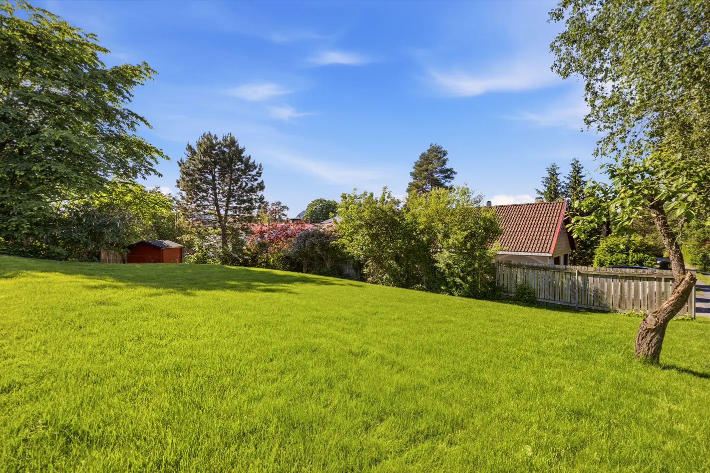 KLASSISK VILLA MED FANTASTISK HAGE OG UTEOMRÅDER - OPPGRADERT I 2025 - UTLEIEDEL - SOLRIK OG SENTRAL BELIGGENHET! - View 3