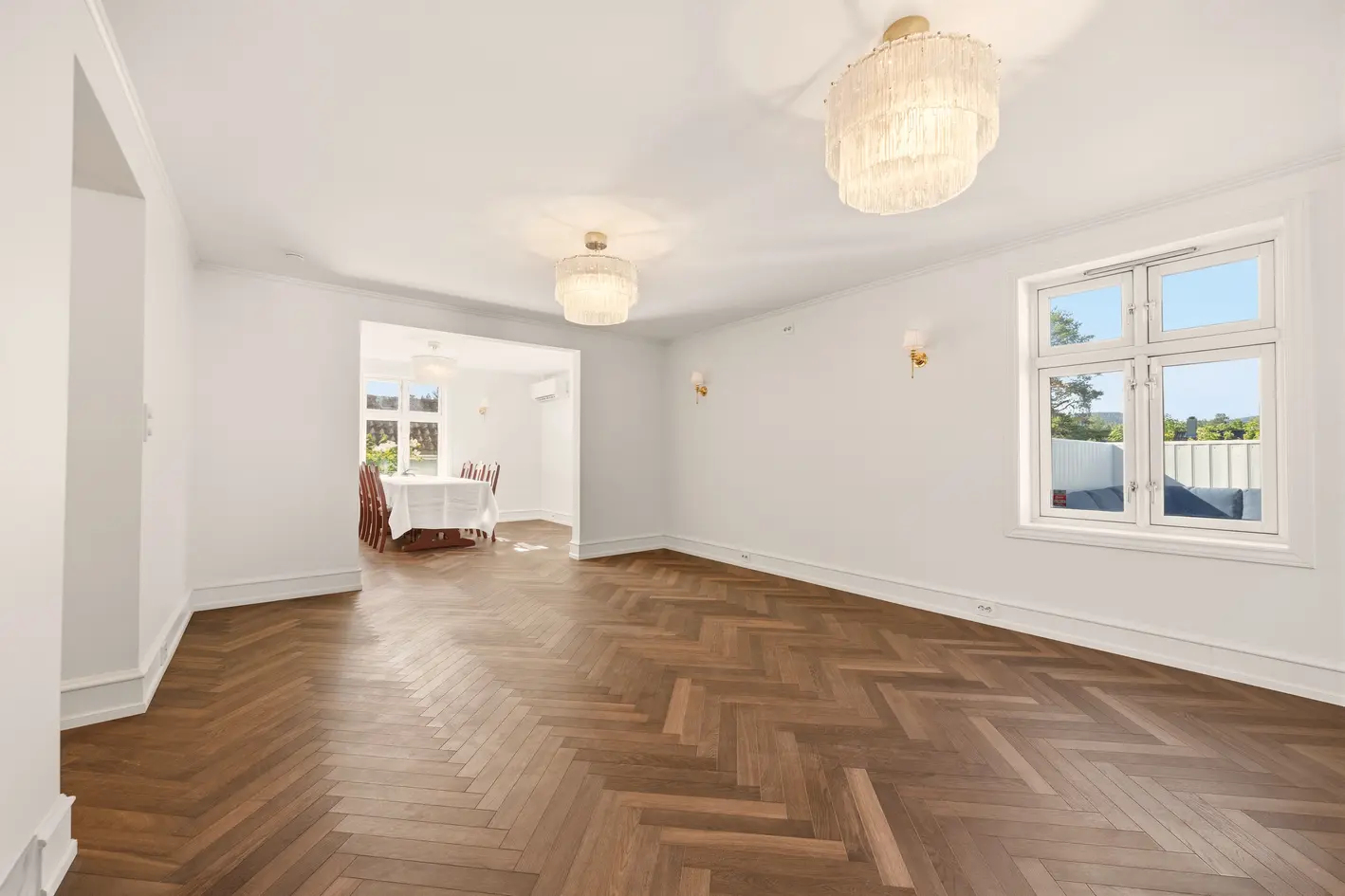 KLASSISK VILLA MED FANTASTISK HAGE OG UTEOMRÅDER - OPPGRADERT I 2025 - UTLEIEDEL - SOLRIK OG SENTRAL BELIGGENHET! - View 5