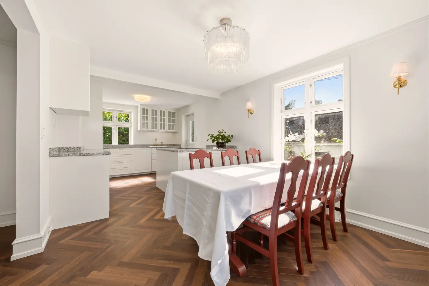 PÅKOSTET (I 2025) KLASSISK VILLA MED EN FANTASTISK HAGE, GODE SOLFORHOLD OG UTLEIEMULIGHET - SENTRAL BELIGGENHET. photo 5