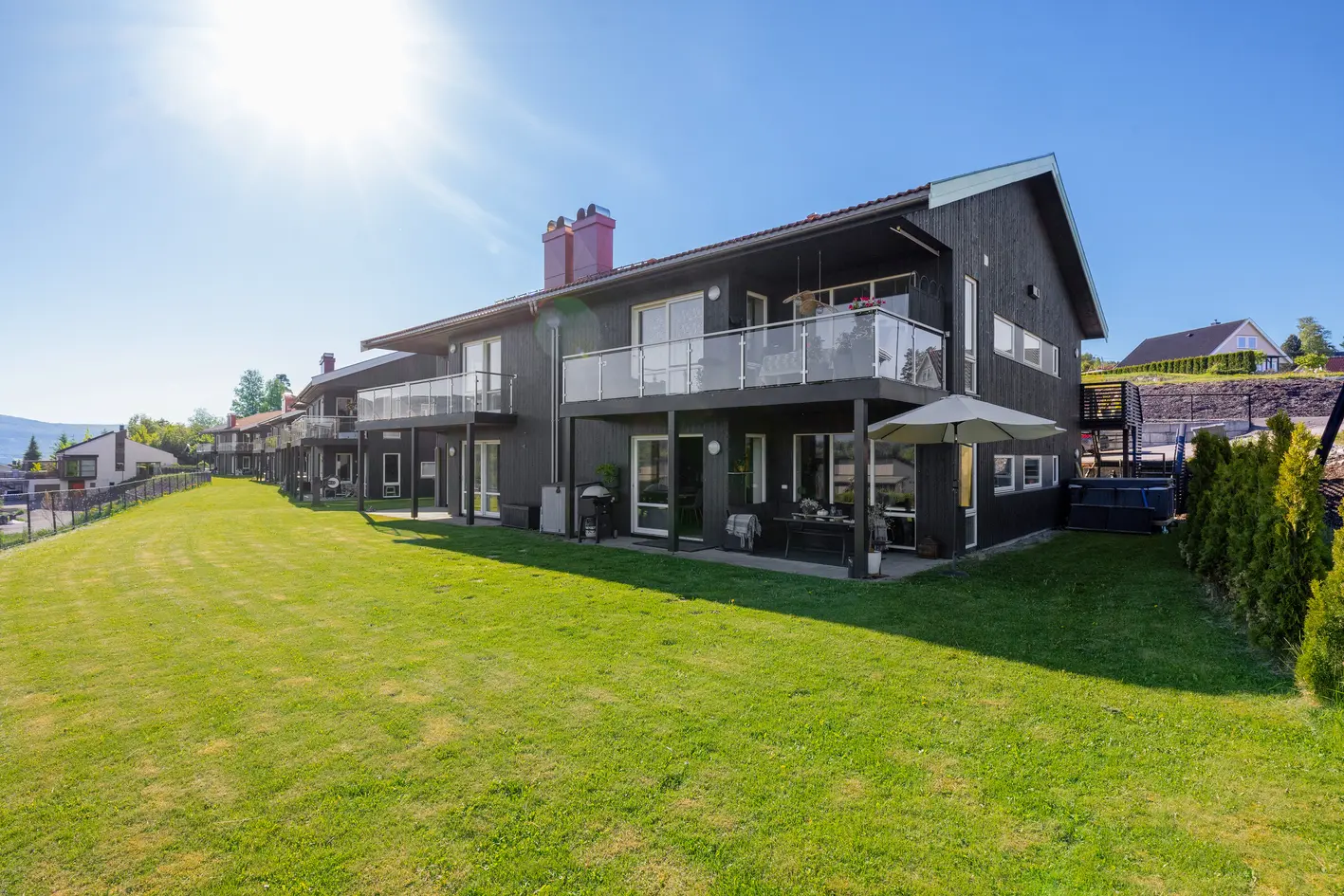 NY PRIS! Leilighet på Oppheimjordet - 3 soverom, peisovn, carport - 1. etasje - flott utsikt!