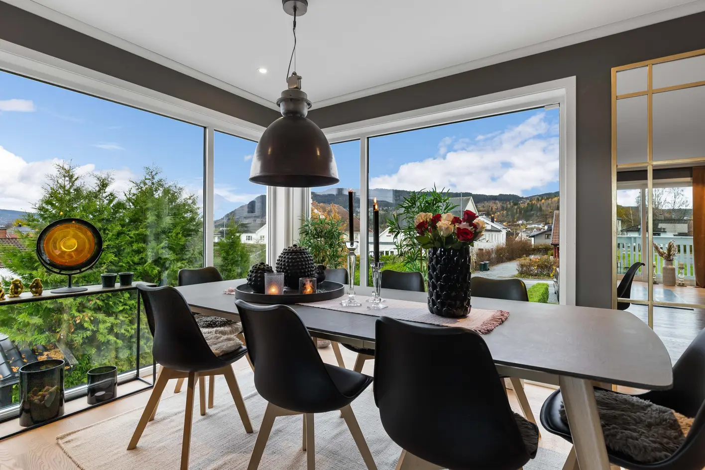 Attraktiv enebolig fra 2019 - Integrert garasje - Solrik hage og uteplasser - 3/4 sov - 2 bad - Sentral og barnevennlig! photo 4