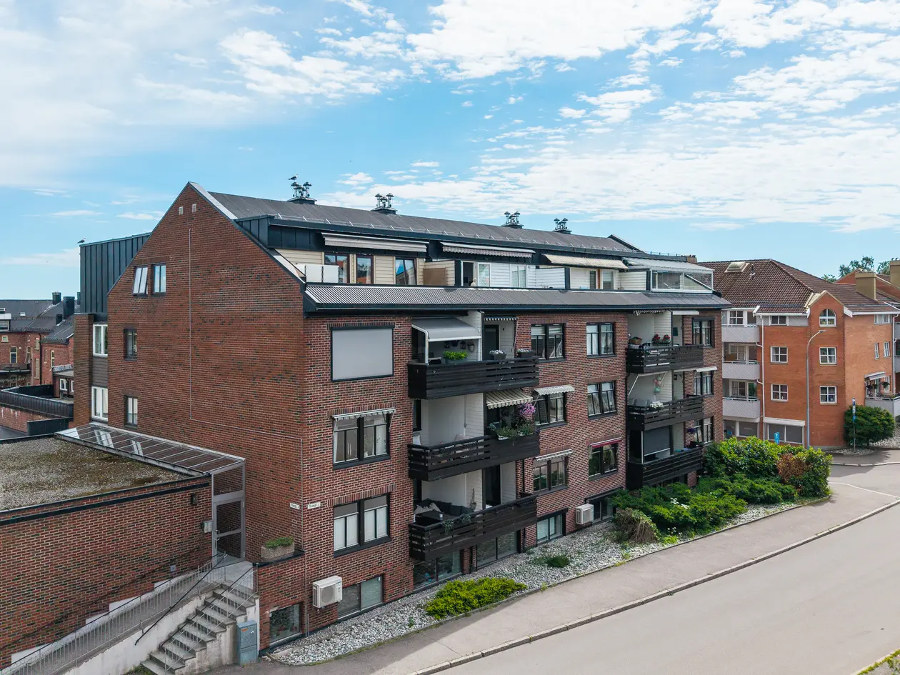 Lys og trivelig selveierleilighet beliggende som endeleilighet i 2. etasje med balkong og parkering, horten