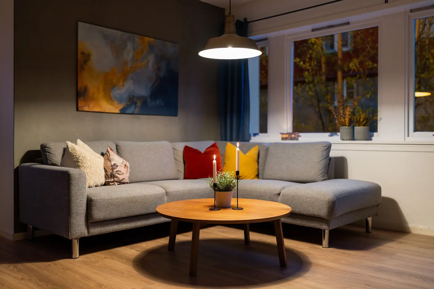 Innholdsrik & moderne 3-roms hjørneleilighet, i høy 1. etasje. Bad og kjøkken fra 2016. Balkong. Peis. Nært "alt". photo 5