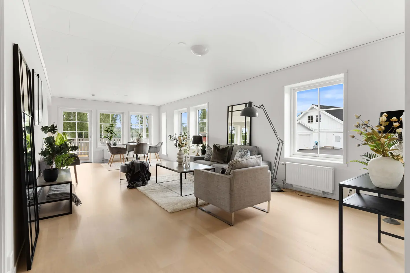 Flott enebolig med gavlbalkong på Bjertnestunet – nederste rekke mot elva, utsikt, 2 soverom og uinnredet loft photo 5