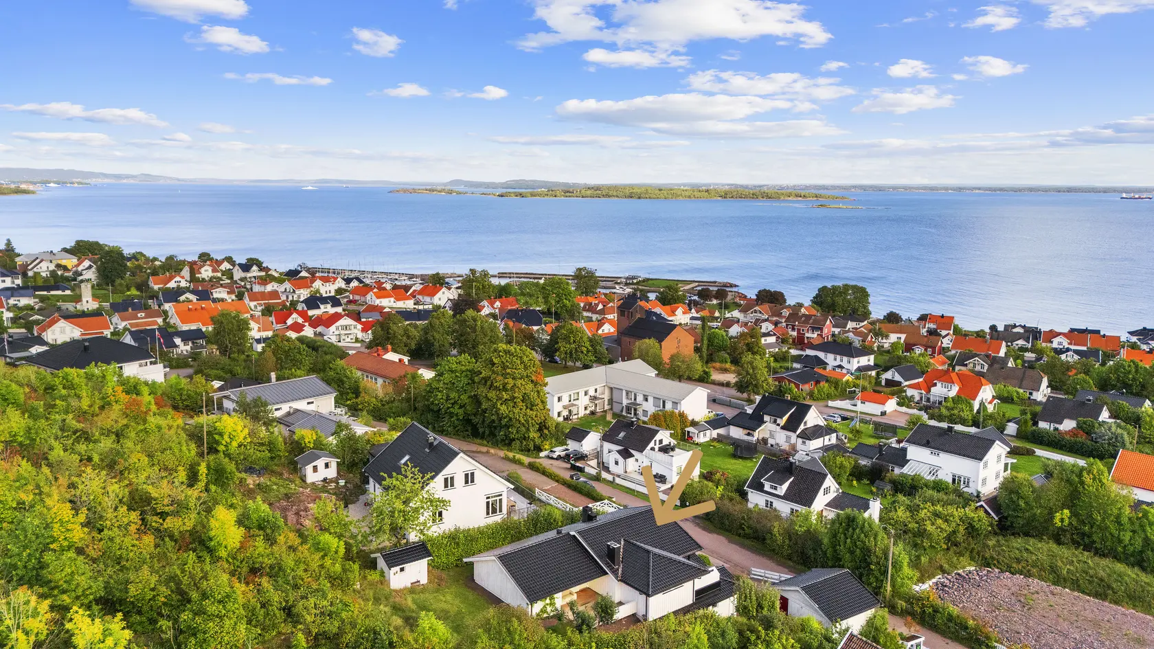 Åsgårdstrand: Stor og tiltalende enebolig beliggende høyt og fritt med fantastisk sjøutsikt! photo 2