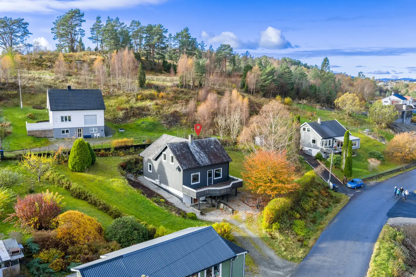 Tiltalende familiebolig over tre plan med stort potensiale -Skjermet uteområde og utsikt - Gangavstand photo 5