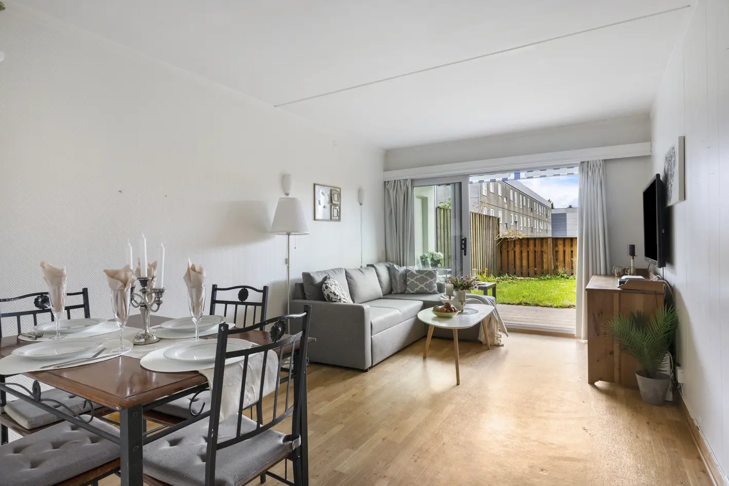 Lys og arealeffektiv 1-roms med vestvendt terrasse og hagedel | Bad fra 2017 | V.vann, TV og internett inkl.|Ingen TG3! 