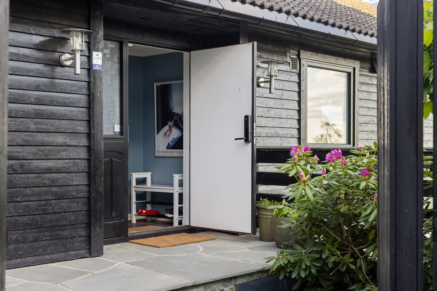 Innholdsrik familiebolig med fantastisk utsikt| Hybel | Solrike uteplasser | Dobbel garasje med EL photo 4