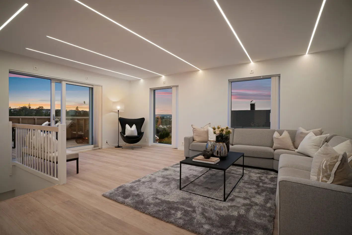 NY PRIS! Renovert og påbygget enebolig på 257m² | Terrasser på 57m² | Nydelig utsikt | Garasje | 6 soverom | 3 bad+wc photo 3