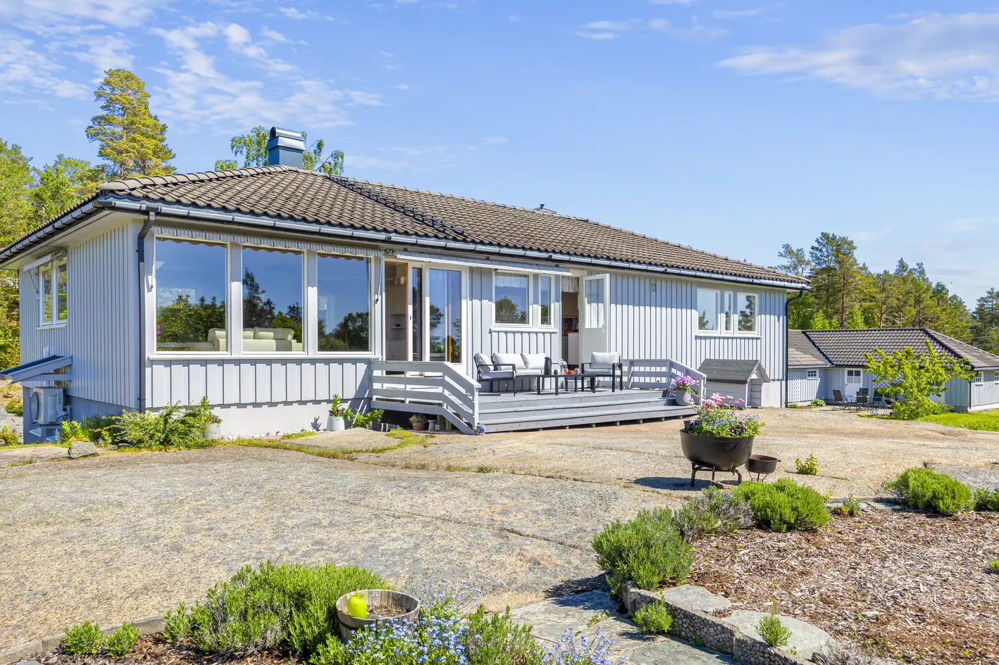 Innholdsrik enebolig på stor eiertomt | Gode solforhold | 3 sov, 2 stuer, 2 bad, badstue | Stor garasje m/ verksted photo 5