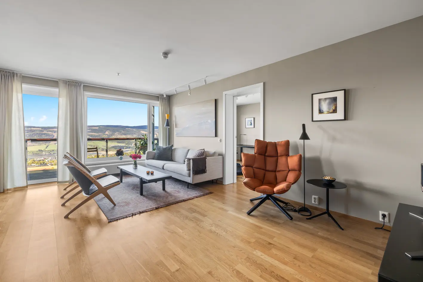 Moderne 4-roms toppleilighet | Fantastiske sol - og utsiktsforhold | 2 bad | Garasjeplass med elbillader| Nær marka photo 5