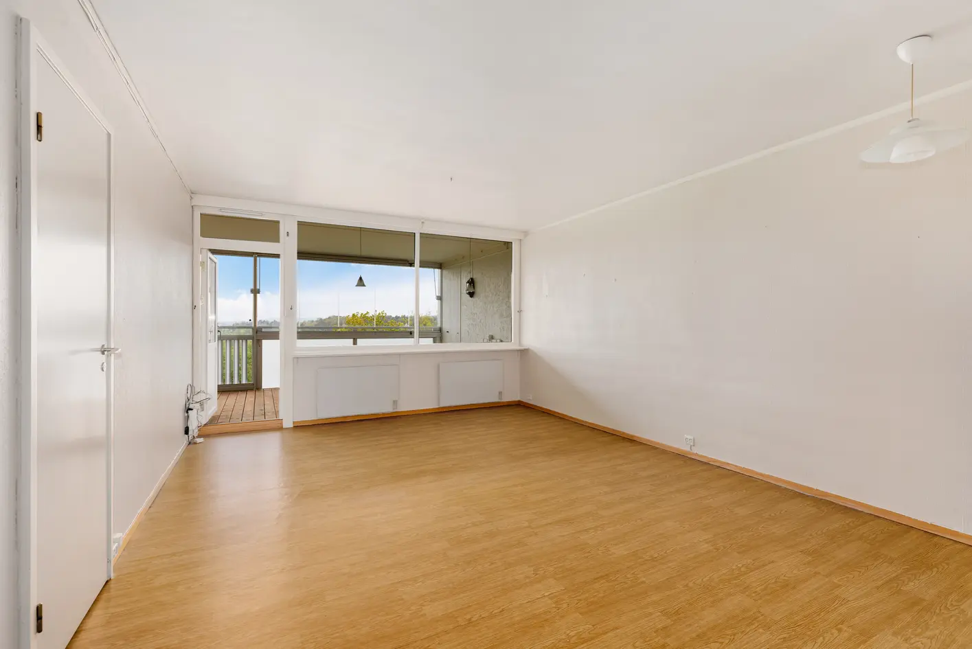 2-roms andelsleilighet - Oppussingsobjekt - Innglasset veranda på 18m² - Usjenert beliggenhet med grønt utsyn - Sentralt - Flere