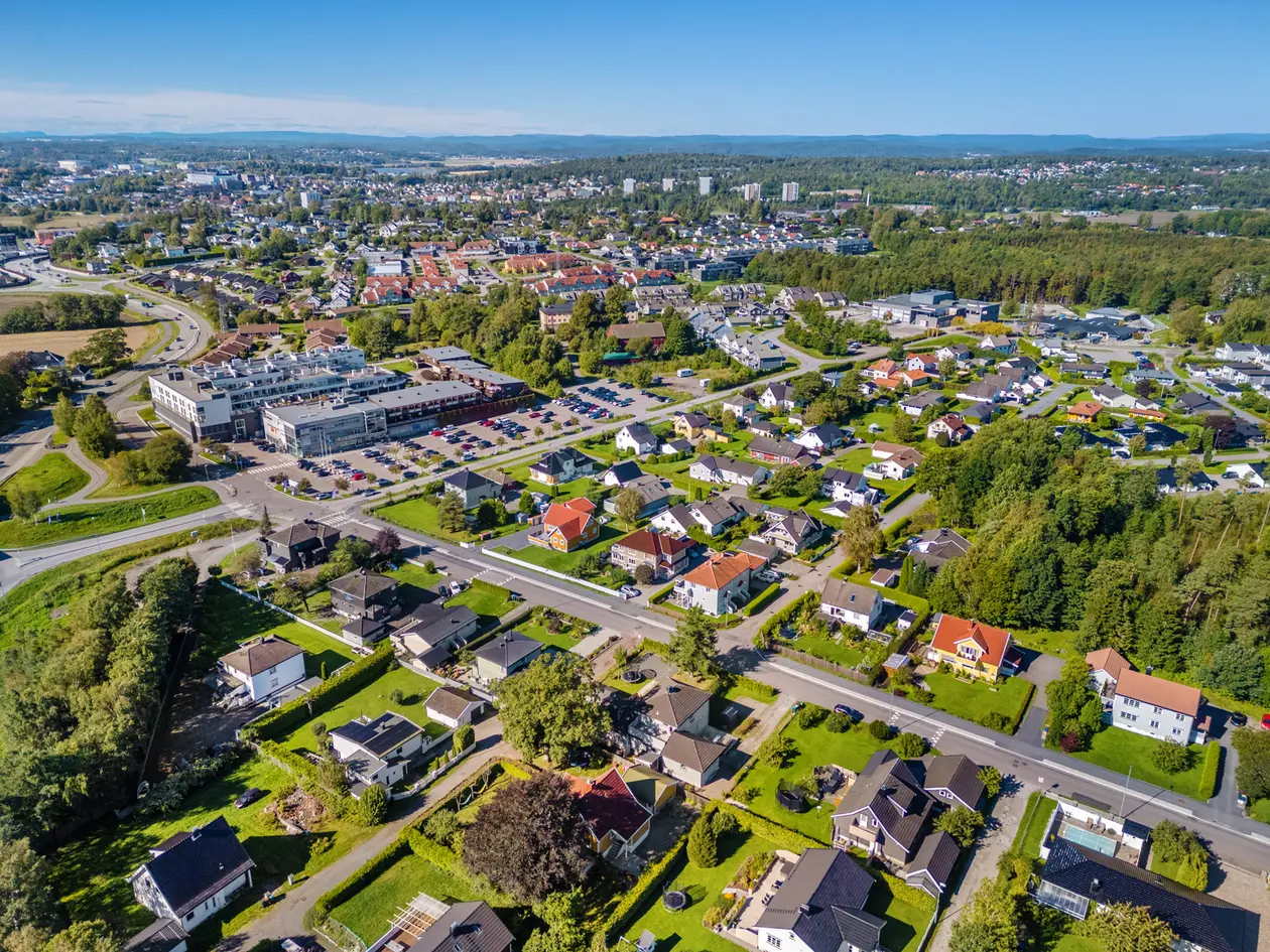 Stor leilighet som er betydelig påkostet med lekkert bad & kjøkken - 3 soverom & stor hage - Sentral beliggenhet photo 4