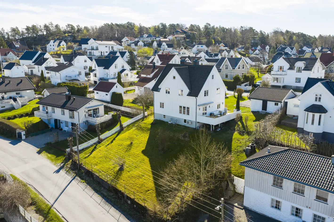 Stor klassisk villa med utleiemulighet nær sentrum | Stort potensial for utvikling av tomt | Dobbelgarasje photo 2