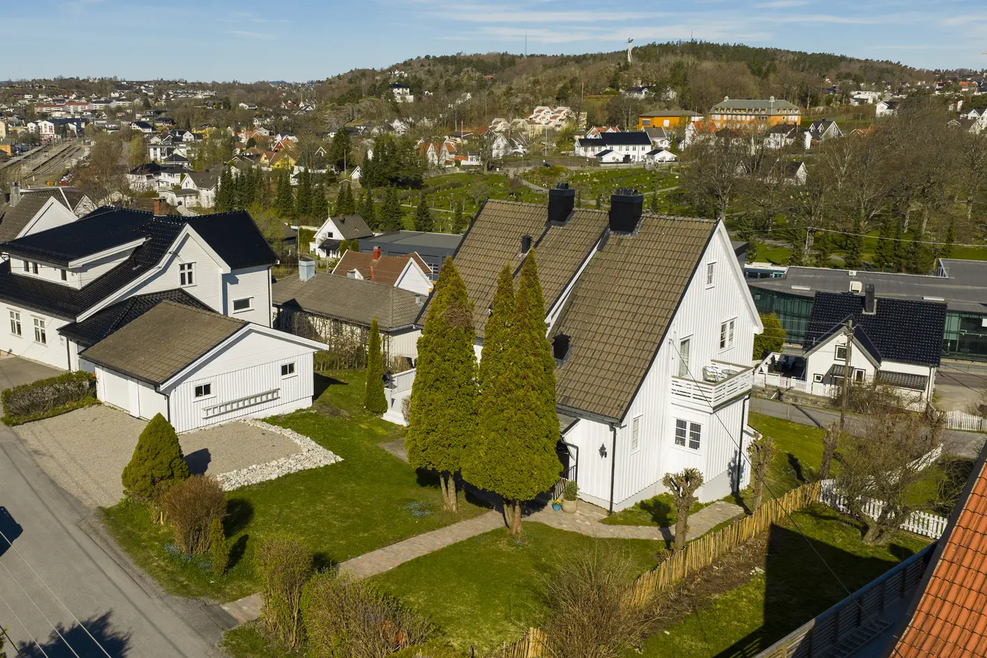 Stor klassisk villa med utleiemulighet nær sentrum | Stort potensial for utvikling av tomt | Dobbelgarasje photo 4
