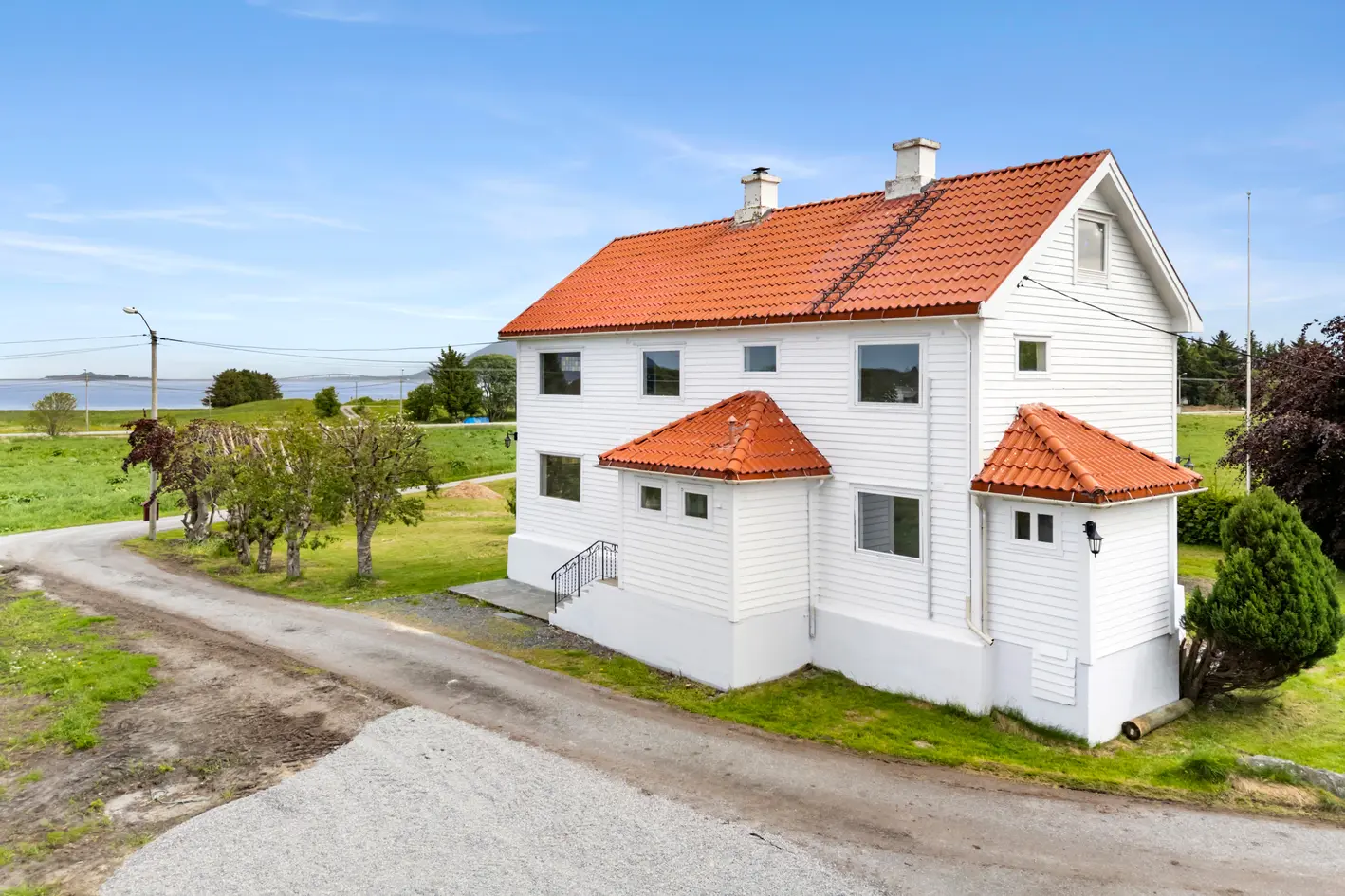 Innholdsrik enebolig og løe på stor tomt i landlige omgivelser. Gode solforhold og fin utsikt. Renovering må påregnes. photo 4