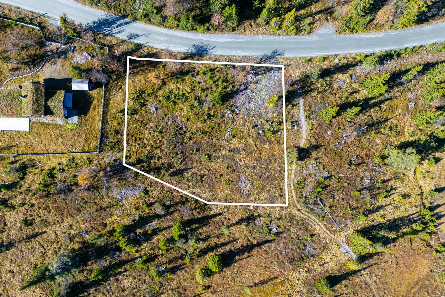 NESFJELLET/NYSTØLEN: Flott beliggende tomt - Solrikt i første rekke mot skiløypa - Umiddelbar nærhet til alt i fjellet, nesbyen