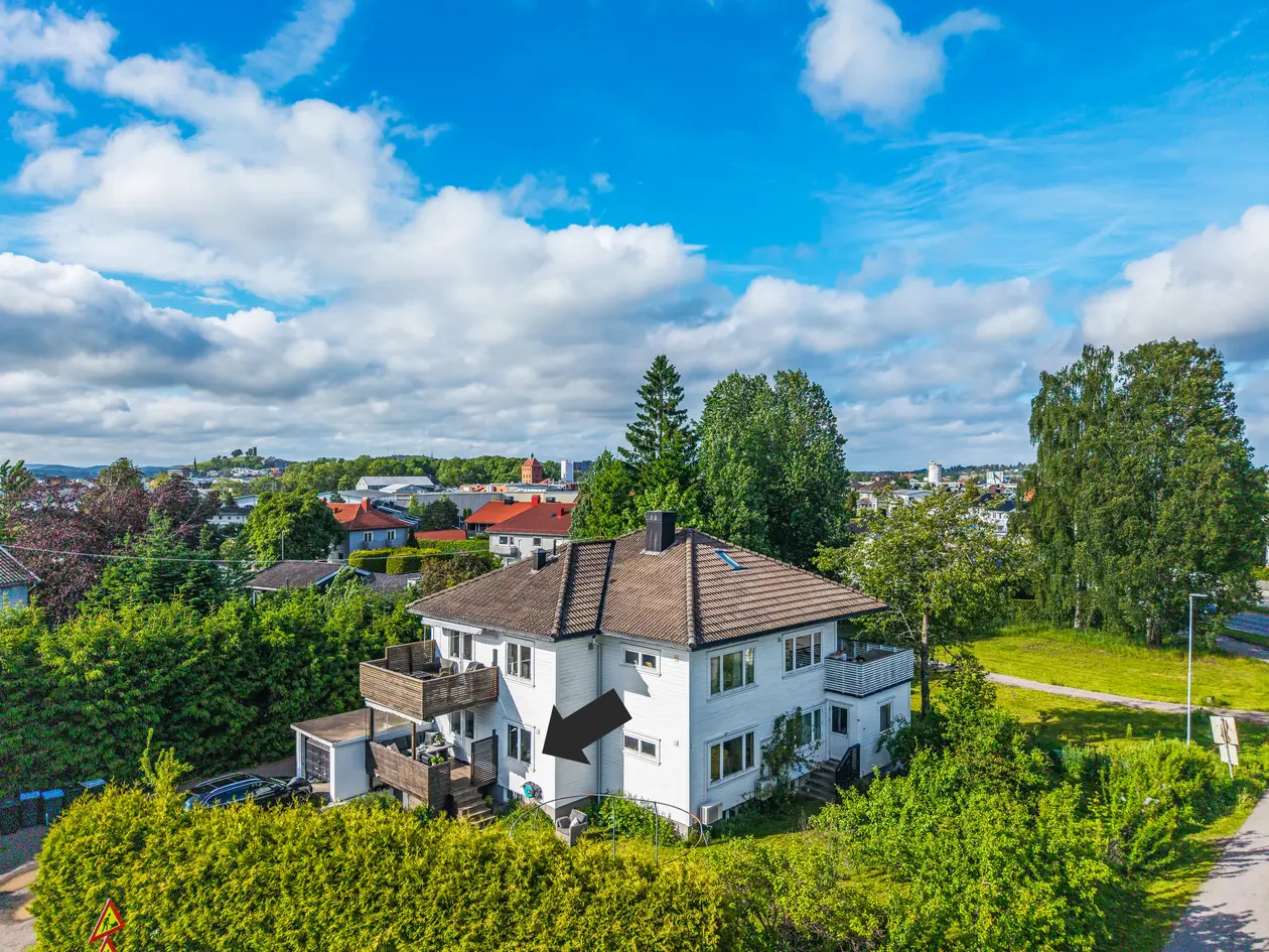 Lys og trivelig 2-roms selveier med lave felleskostnader | Terrasse og gode solforhold | Park. m/lader - View 3
