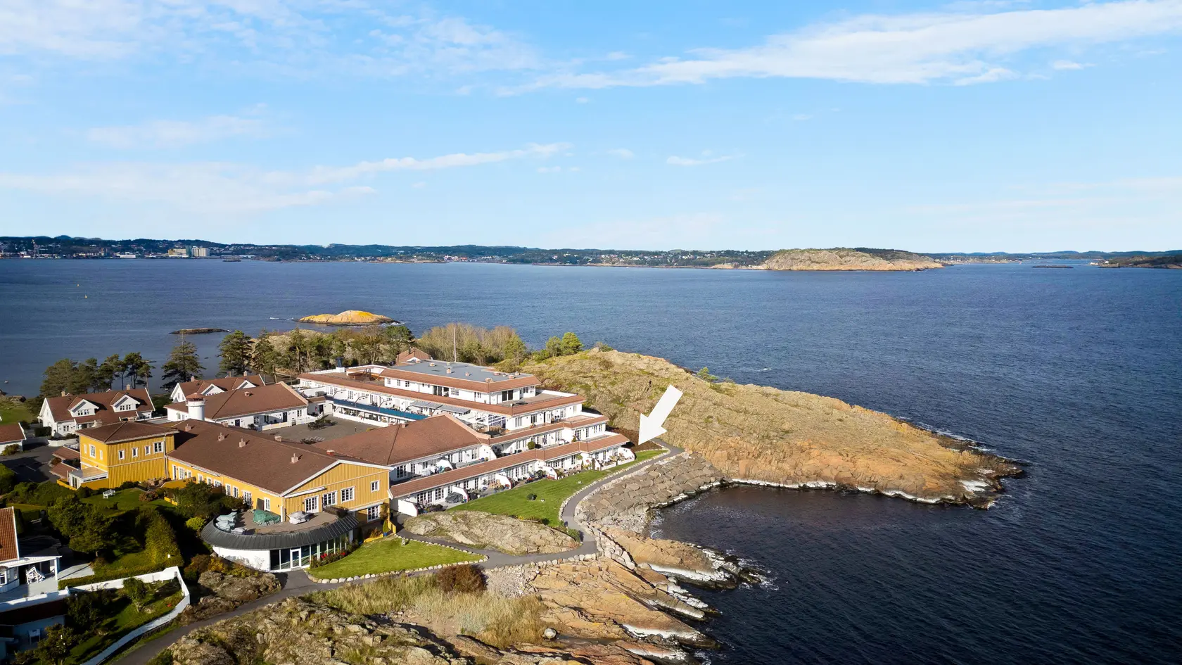 Stavern  - Risøya -Ny pris!  Stor, flott selveier med unik beliggenhet helt ute  i havgapet.  2 parkeringsplasser. photo 5