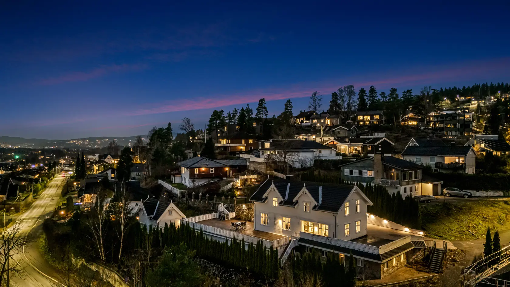 Stor, flott og klassisk villa på Fjellhamar | Mektig utsikt over Lørenskog | Gode solforhold | utleie photo 4