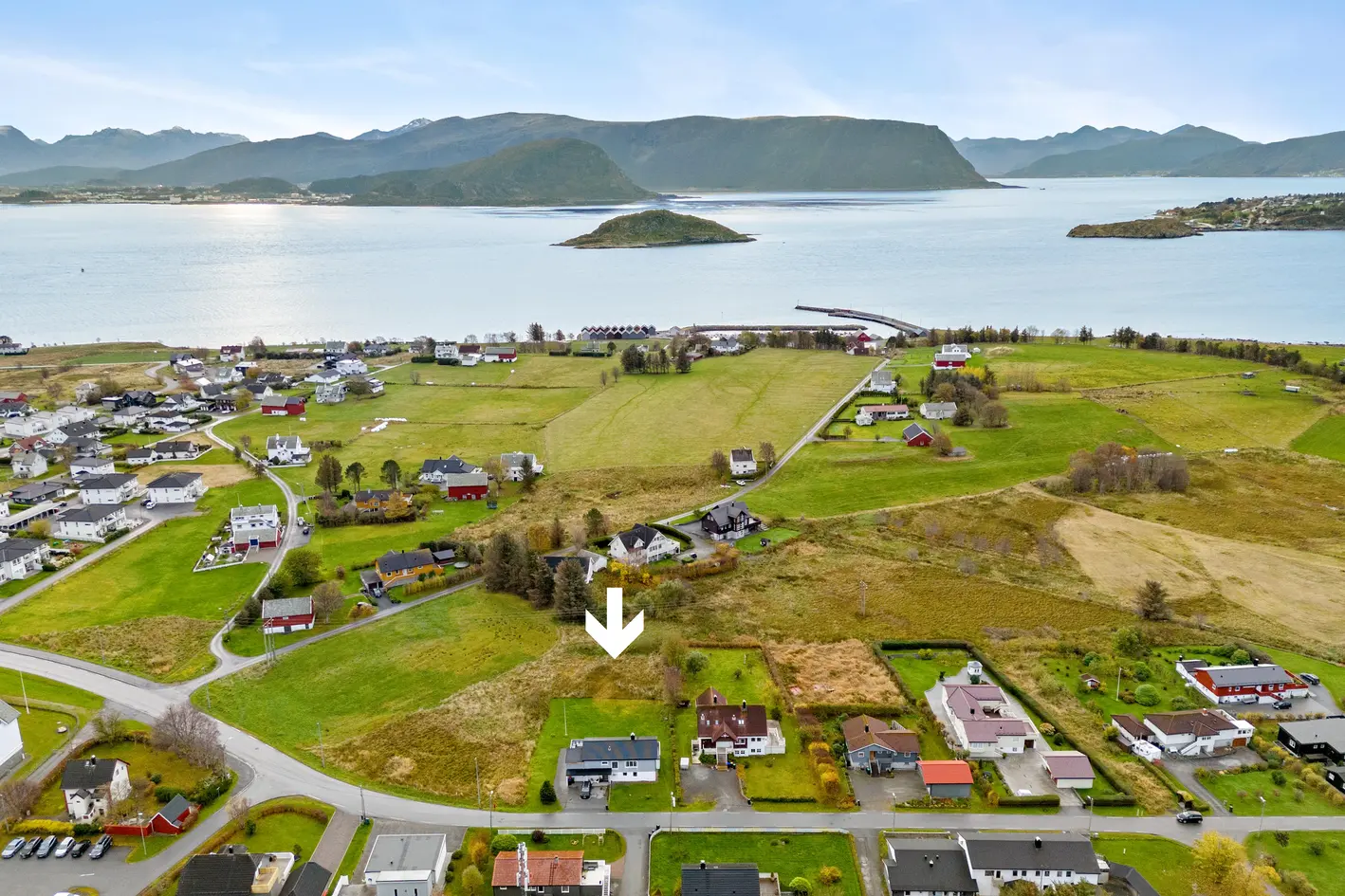 Boligtomt med 30% BYA i barnevennlig og solrikt område på Giske.
