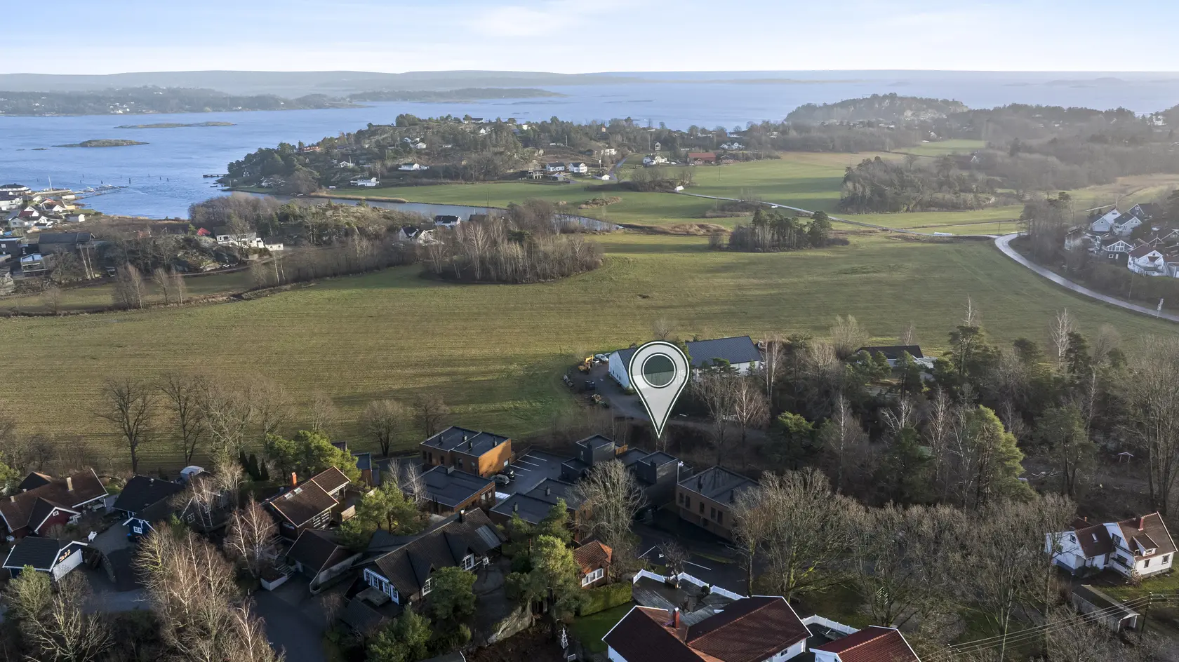 Nytt, stilrent enderekkehus med idyllisk beliggenhet – kort vei til både byliv og sjø - 3 sov - 2 bad photo 4