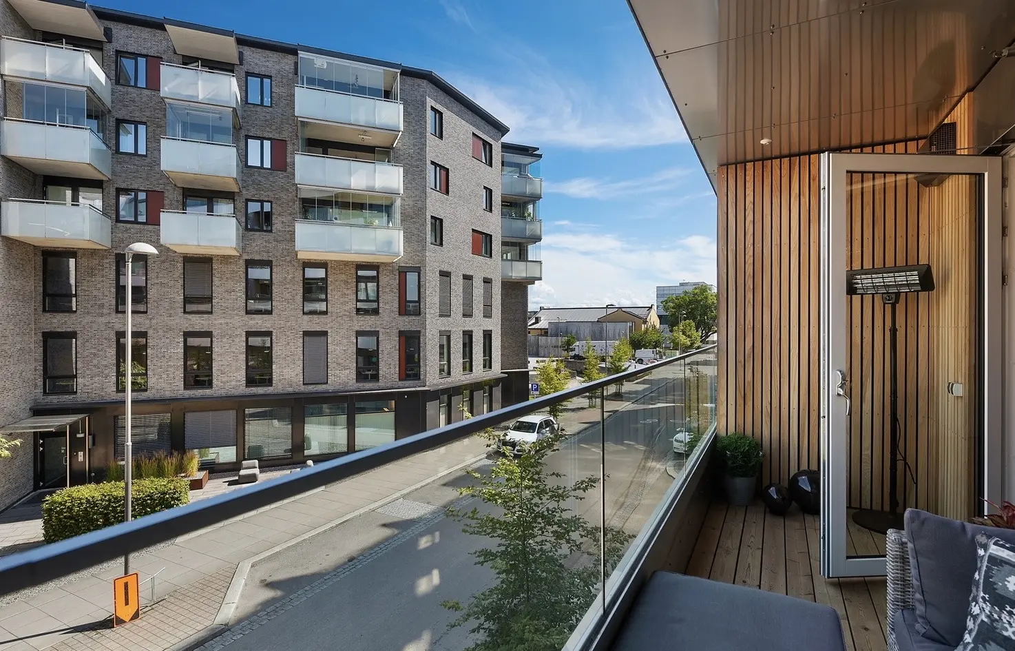 Moderne og stilfull 1-roms selveier fra 2018 - Vannbåren gulvvarme - Overbygd balkong - Supersentralt og attraktivt

