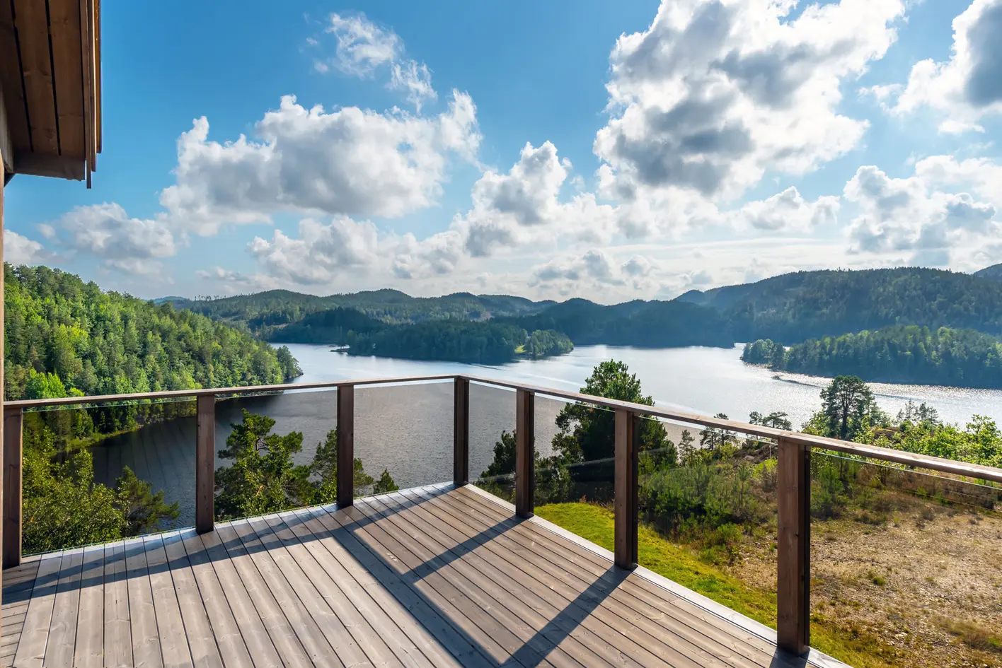 FROLANDS VERK  - Arkitekttegnet bolig med garasje & høy standard | Panoramautsikt over Trevann | Solrikt & opparbeidet. photo 4