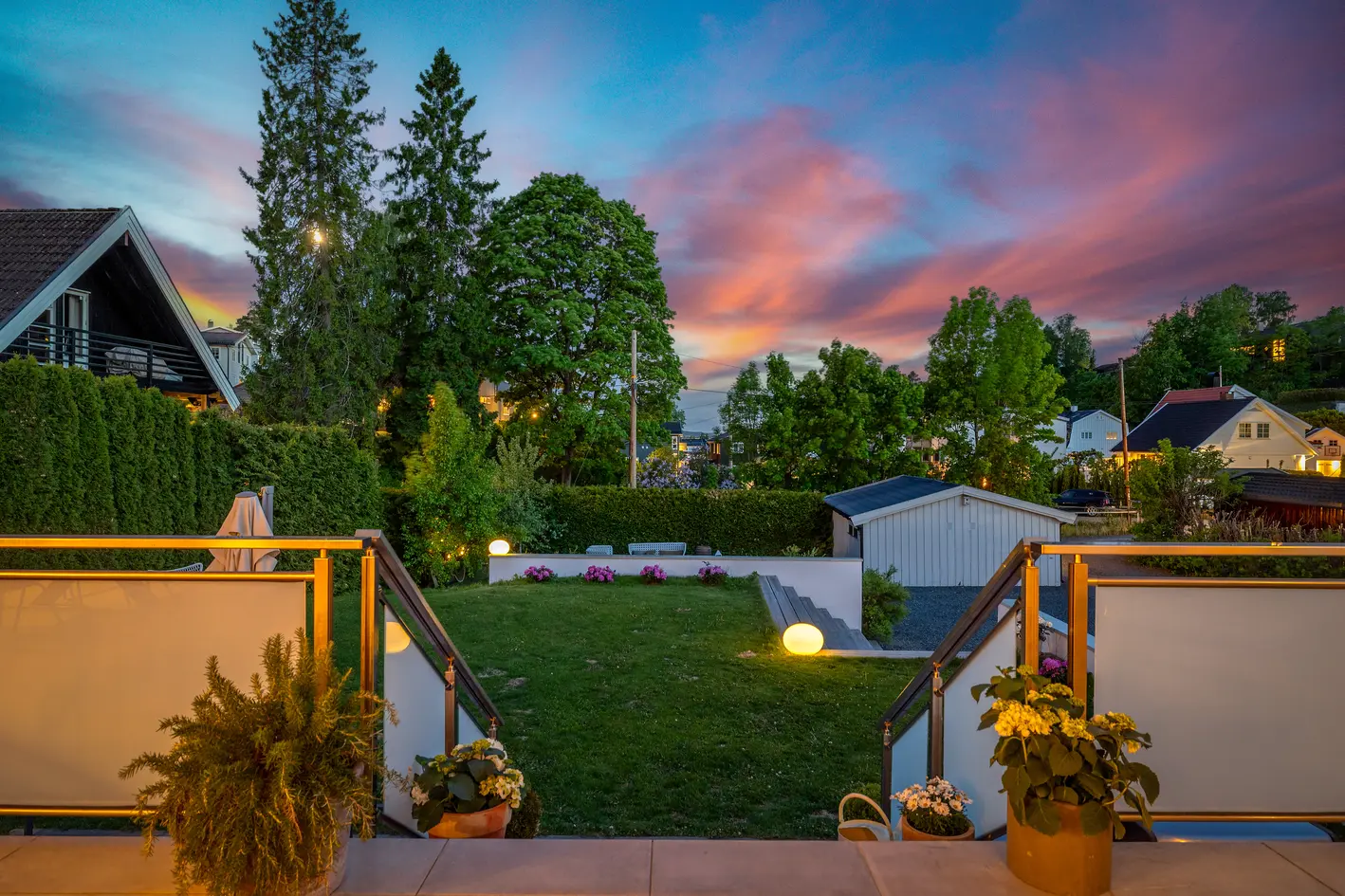 Arkitekttegnet funkisenebolig på Jar| 2 utleiedeler | Dobbelgarasje | Stor terrasse og skjermet hage med gode solforhold photo 3