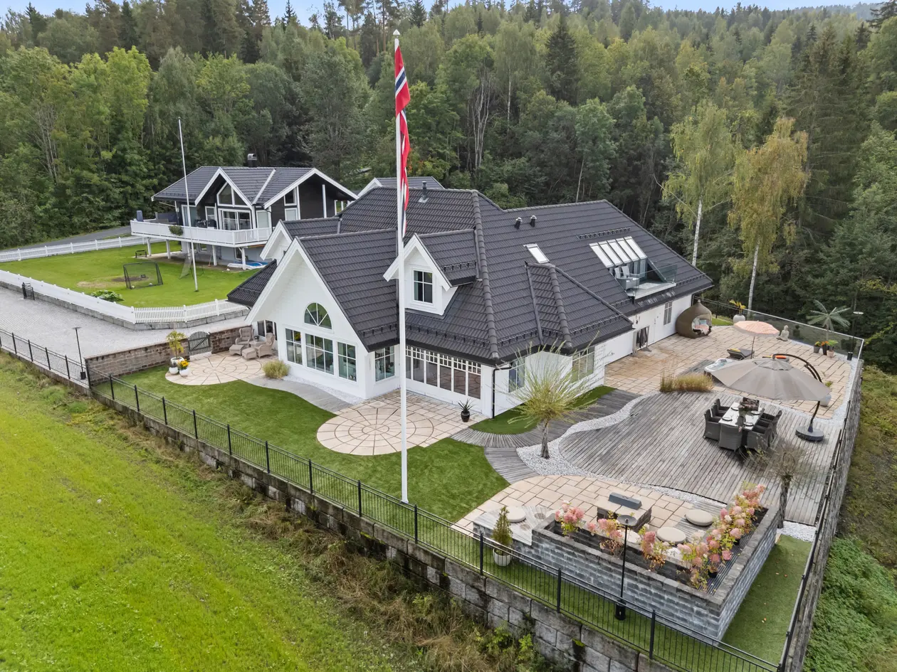 Herskapelig eiendom med påkostede kvaliteter  – Unik mulighet og beliggenhet! photo 2
