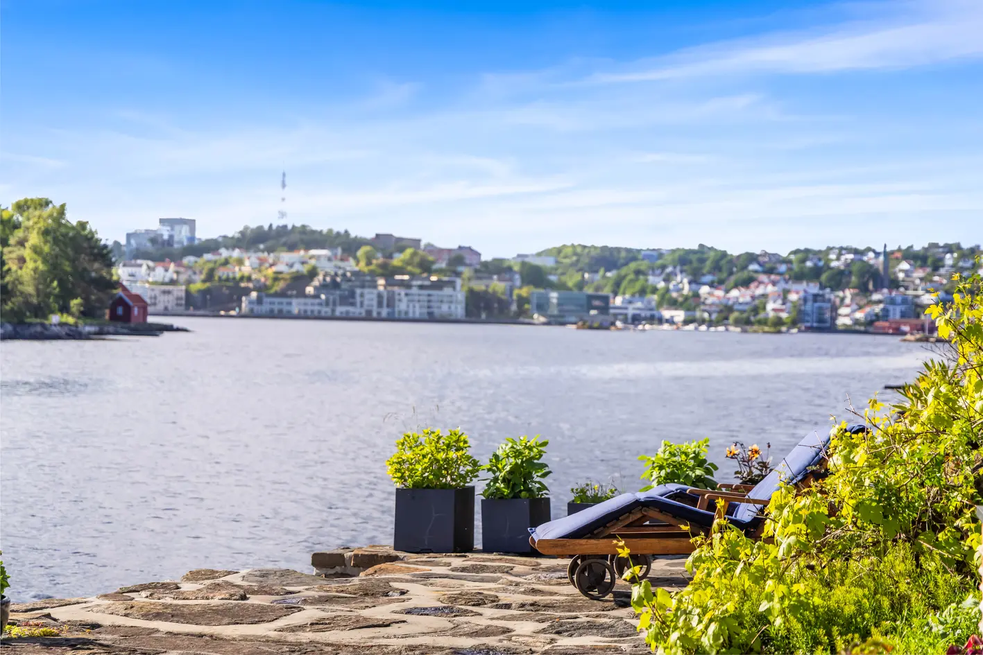 200 år gammel historisk sjøeiendom m/ ca. 60 m strandlinje og dypvannsbrygge - Sol fra ca. 9-22 - Dobbelgarasje photo 3
