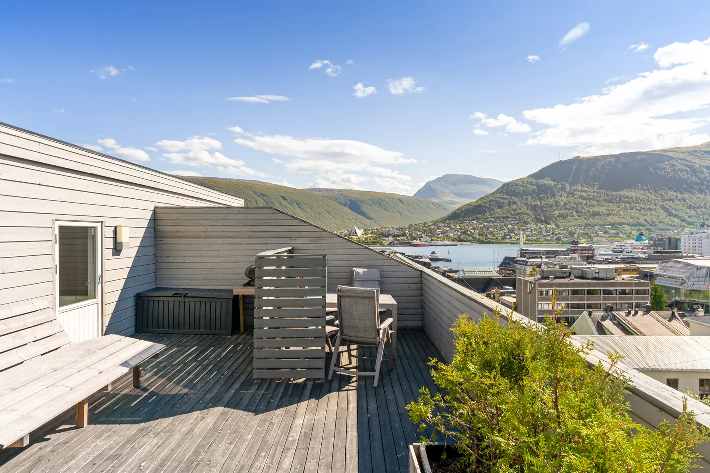 LEKKER 2-ROMS SELVEIER FRA 2007 | Moderne standard | Stor felles takterrasse | Lave felleskostn | Gåavstand til "alt" photo 4