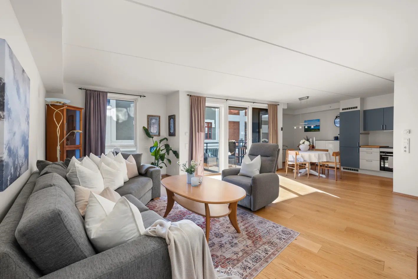 Moderne 3-roms leilighet fra 2018 - Garasje m/elbil-lader - Heis - Balkong - Konsept m/bla trening og velvære photo 1