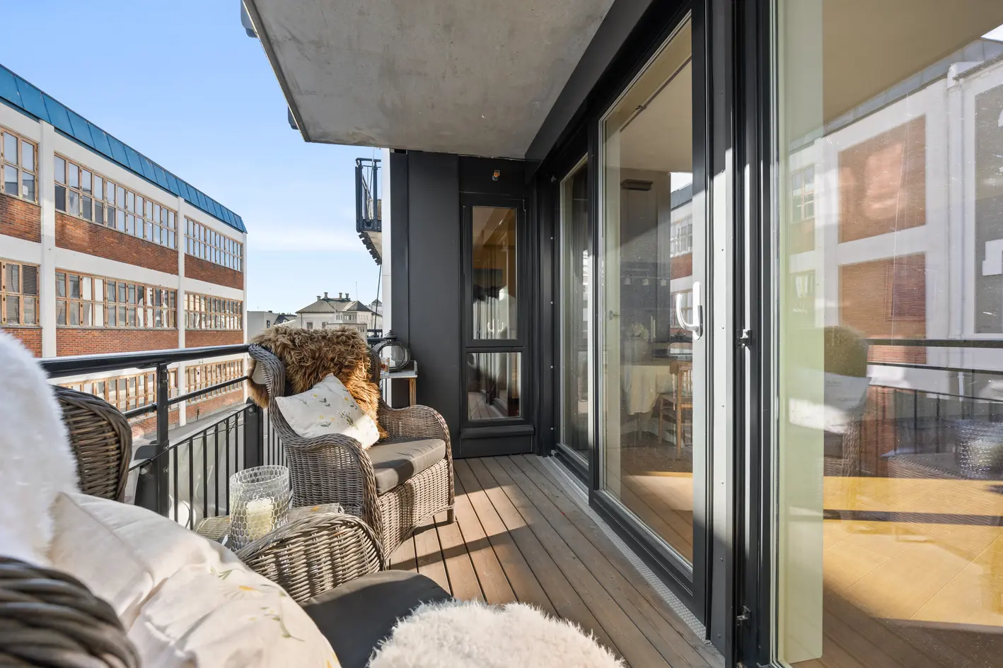 Moderne 3-roms leilighet fra 2018 - Garasje m/elbil-lader - Heis - Balkong - Konsept m/bla trening og velvære photo 3