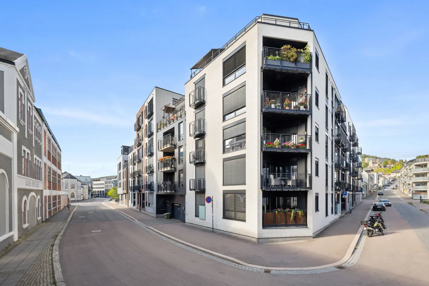 Moderne 3-roms leilighet fra 2018 - Garasje m/elbil-lader - Heis - Balkong - Konsept m/bla trening og velvære photo 4
