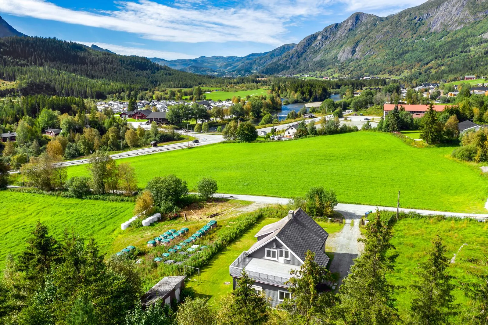 Ny Pris! Enebolig med stort potensial - Takterrasse - 6 soverom - 1-mål tomt - Fantastisk utsikt mot bla Hydnefossen - View 6