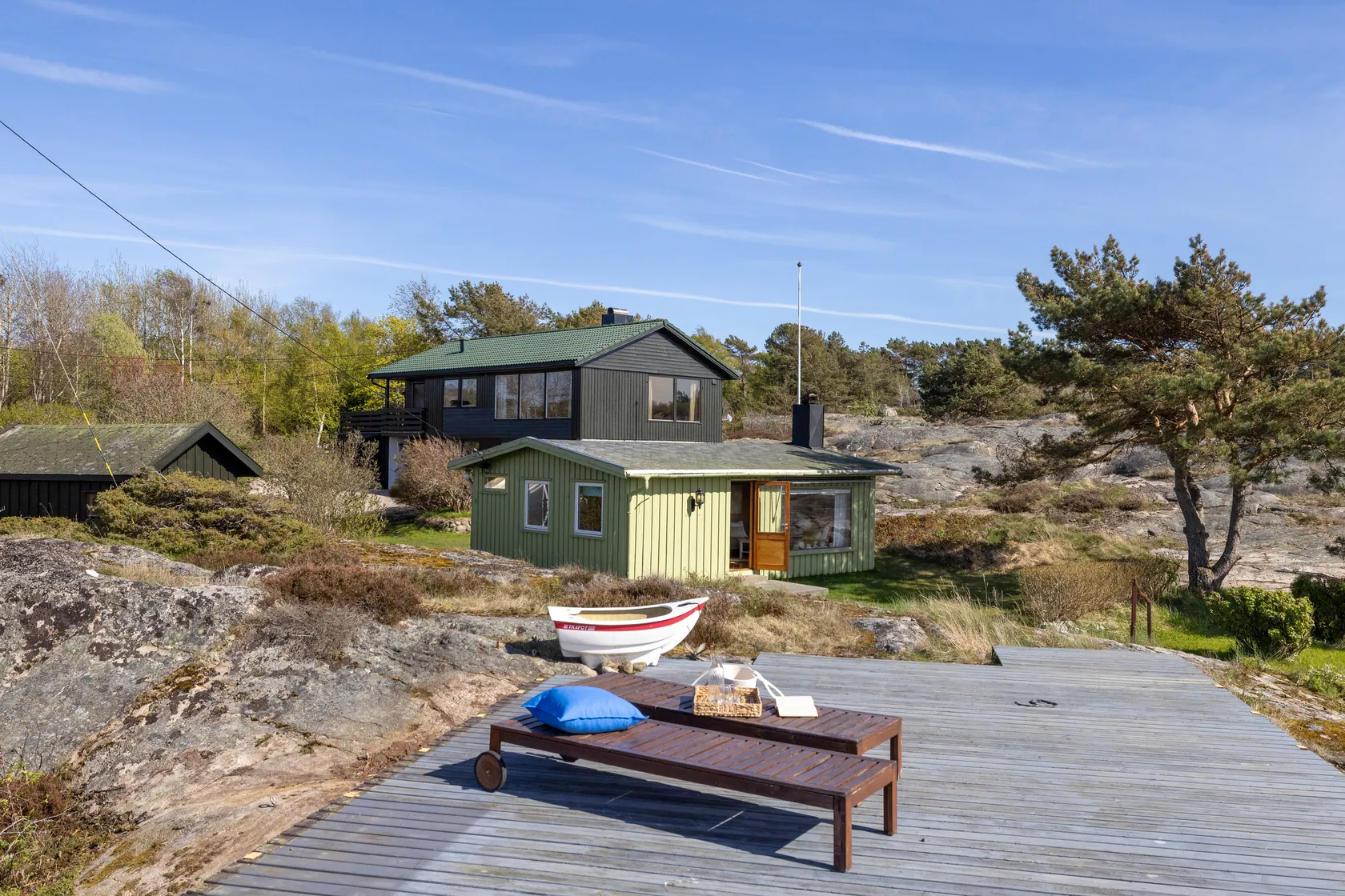 Usjenert beliggenhet i Hvalers skjærgård. 6,6 mål tomt i nasjonalpark og unik utsikt ut mot havet. Enebolig og anneks. - View 4